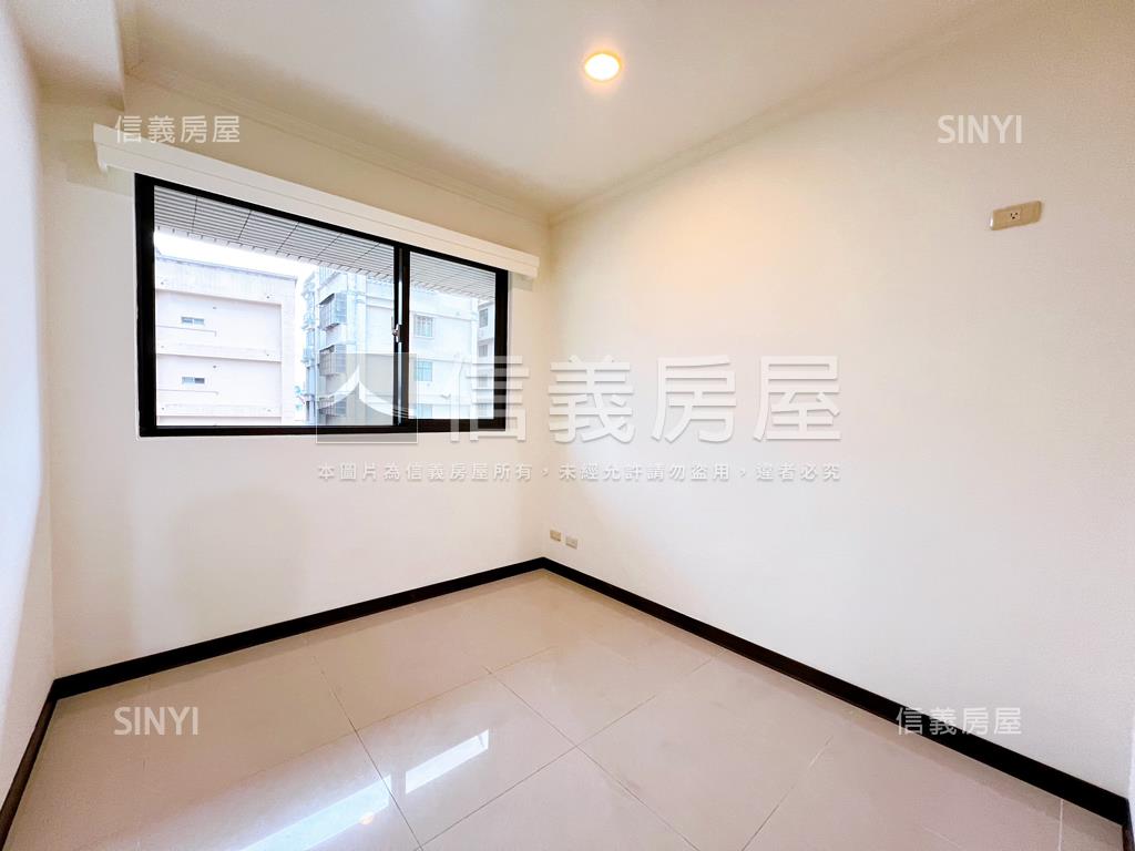 花園泳池邊間ＮＩＣＥ房屋室內格局與周邊環境