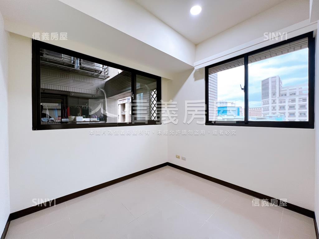 花園泳池邊間ＮＩＣＥ房屋室內格局與周邊環境