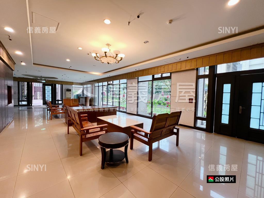 花園泳池邊間ＮＩＣＥ房屋室內格局與周邊環境