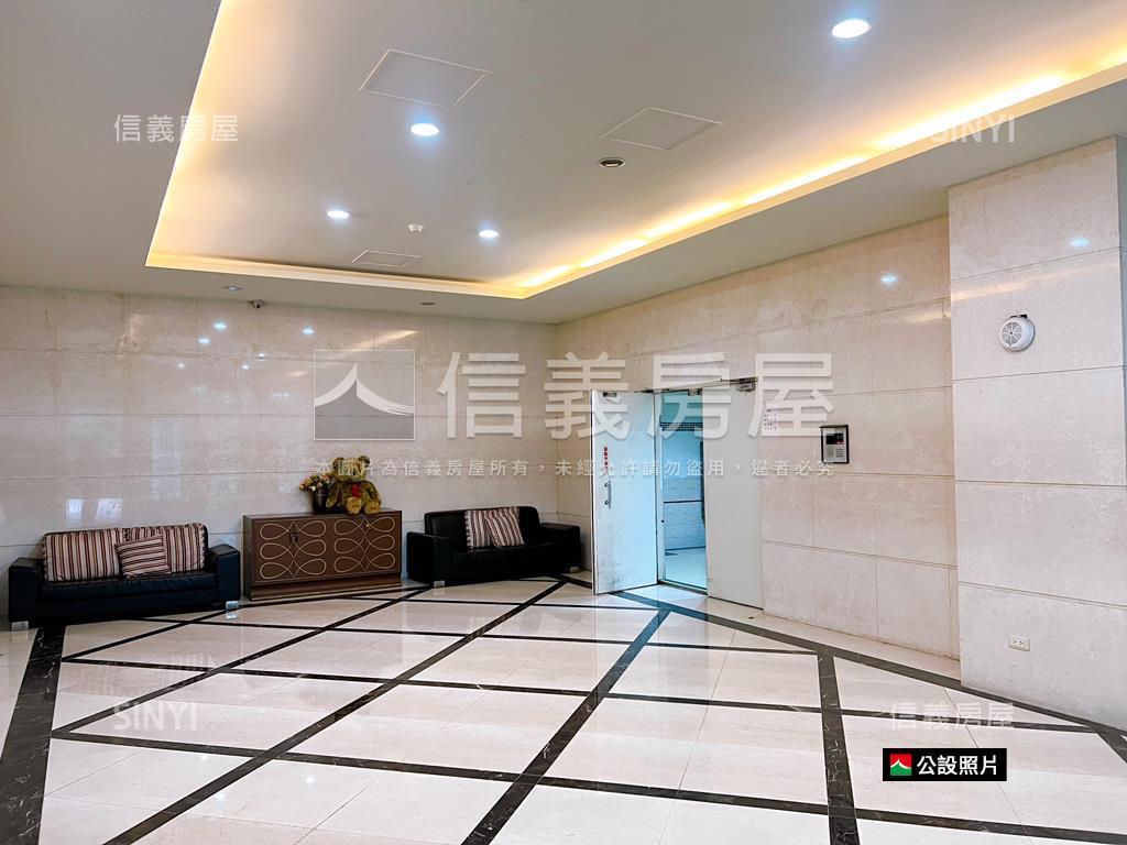 花園泳池邊間ＮＩＣＥ房屋室內格局與周邊環境