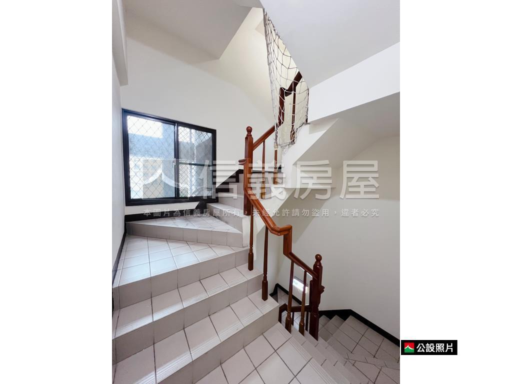 花園泳池邊間ＮＩＣＥ房屋室內格局與周邊環境