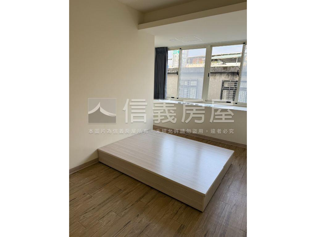 頂加自住出租好自在房屋室內格局與周邊環境