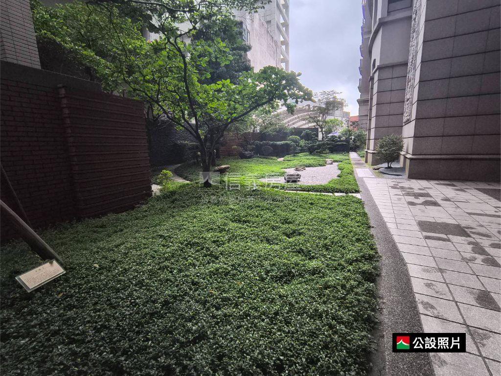 傳世三希豪邸三房車位房屋室內格局與周邊環境