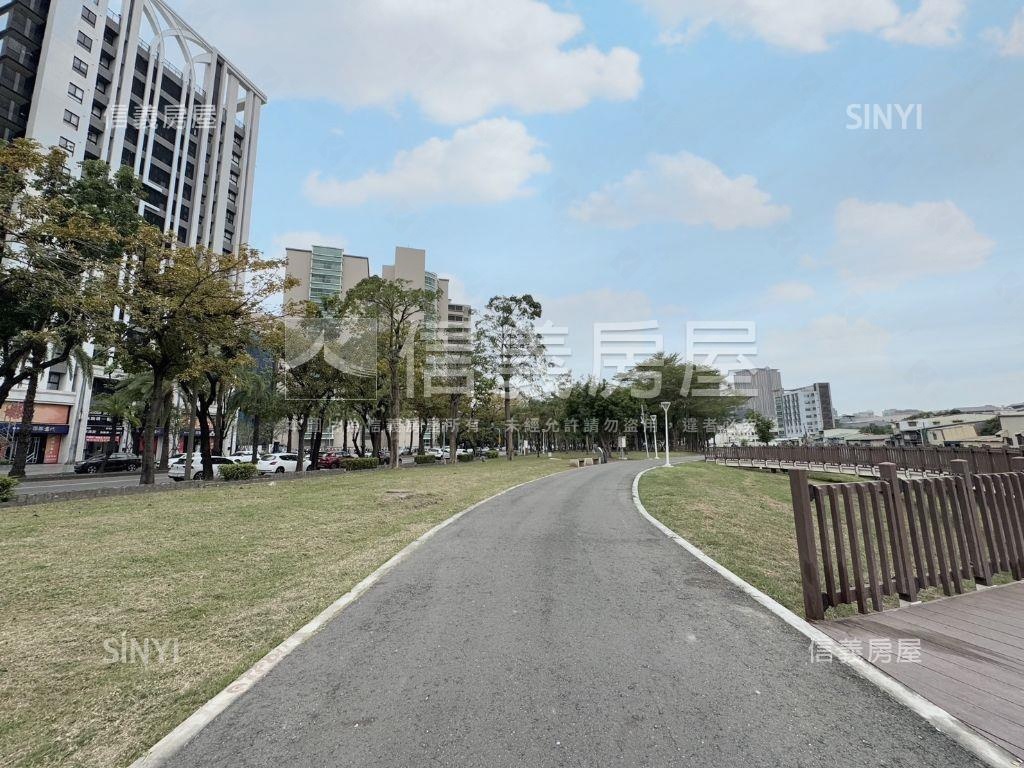 後驛近高醫挑高店面附平車房屋室內格局與周邊環境