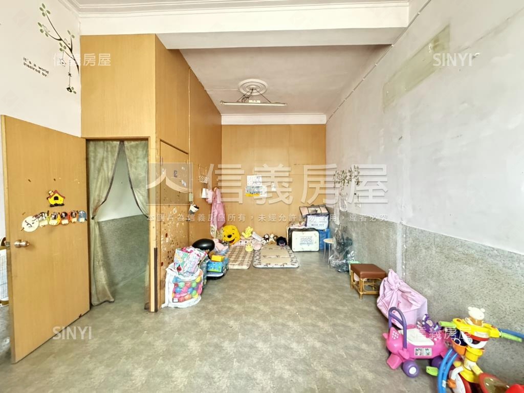 苓雅忠孝正路黃金透天店面房屋室內格局與周邊環境