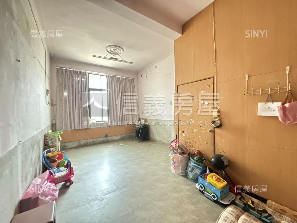 苓雅忠孝正路黃金透天店面房屋室內格局與周邊環境