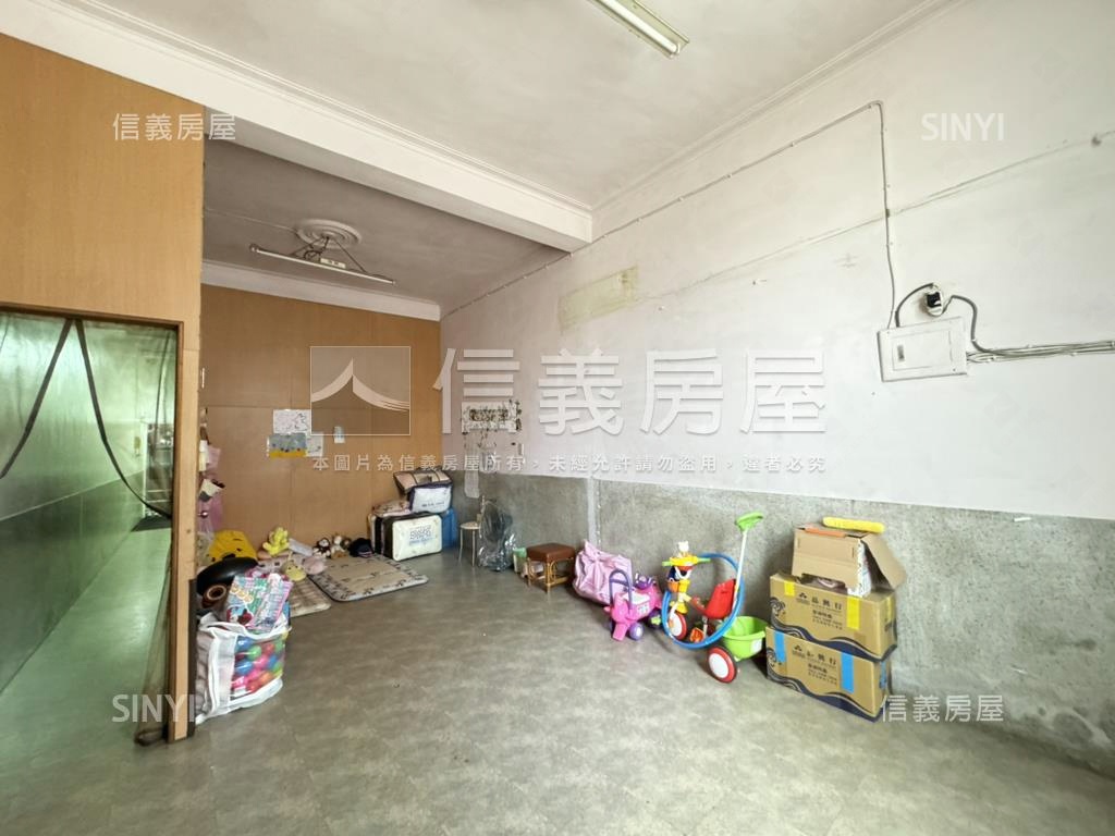 苓雅忠孝正路黃金透天店面房屋室內格局與周邊環境