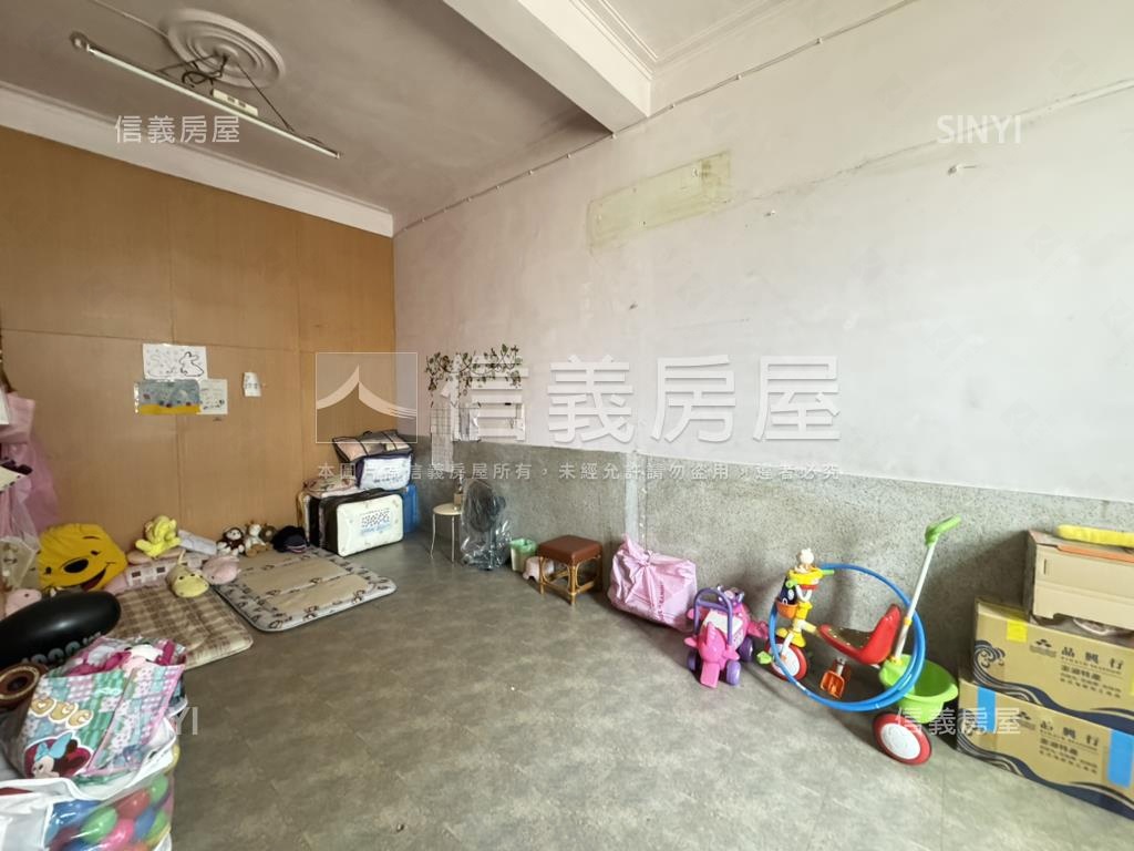 苓雅忠孝正路黃金透天店面房屋室內格局與周邊環境