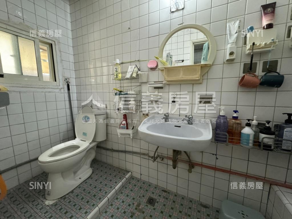 苓雅忠孝正路黃金透天店面房屋室內格局與周邊環境