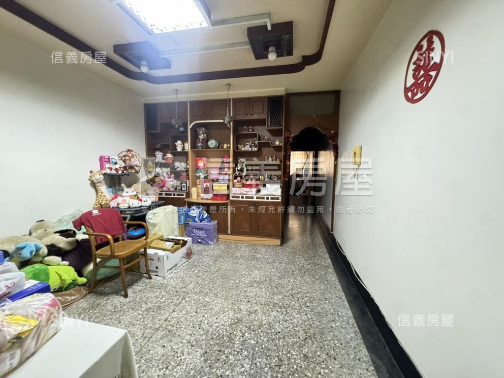 苓雅忠孝正路黃金透天店面房屋室內格局與周邊環境