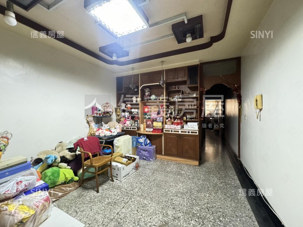 苓雅忠孝正路黃金透天店面房屋室內格局與周邊環境