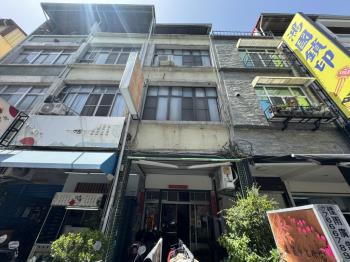 苓雅忠孝正路吃市百業店面