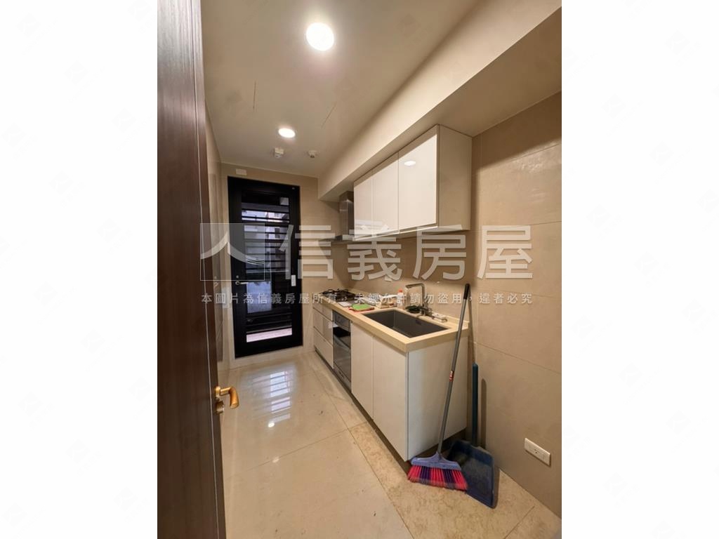 青埔面公園美景三房車位房屋室內格局與周邊環境