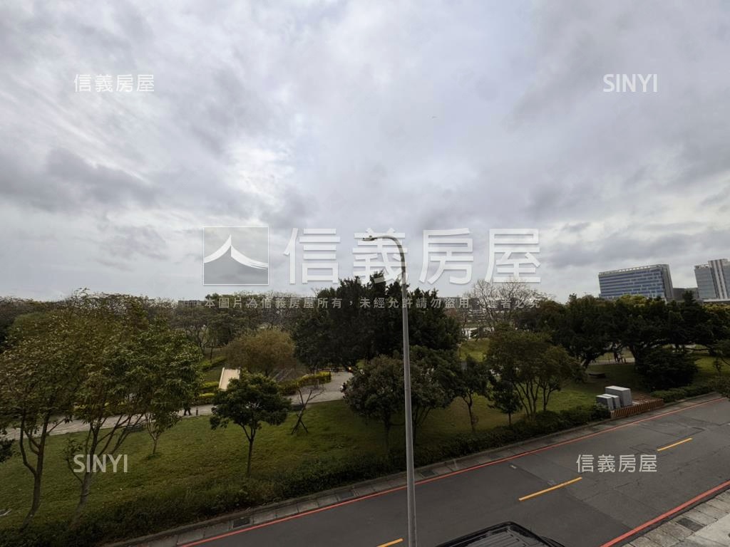 青埔面公園美景三房車位房屋室內格局與周邊環境