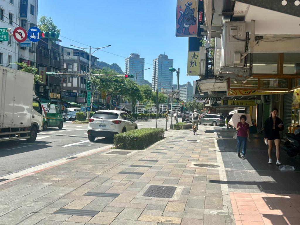 專任、正松山路金店面房屋室內格局與周邊環境