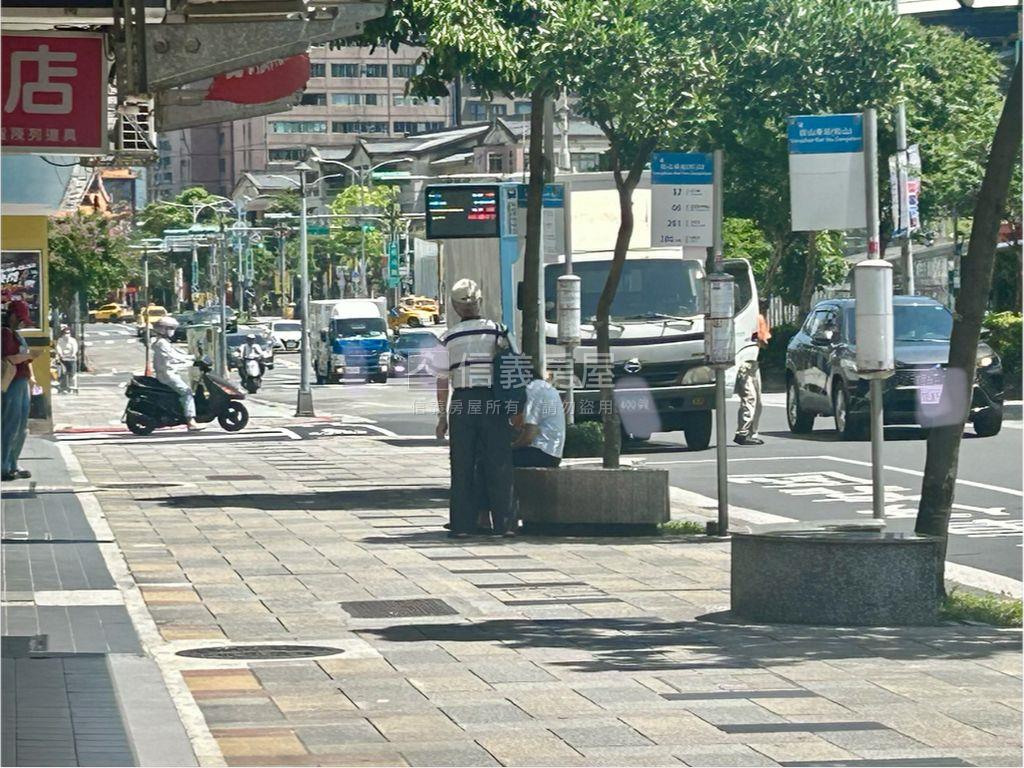 專任、正松山路金店面房屋室內格局與周邊環境