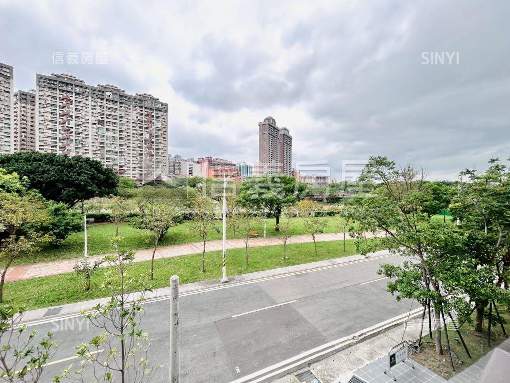 水岸景觀樹景三房車位房屋室內格局與周邊環境