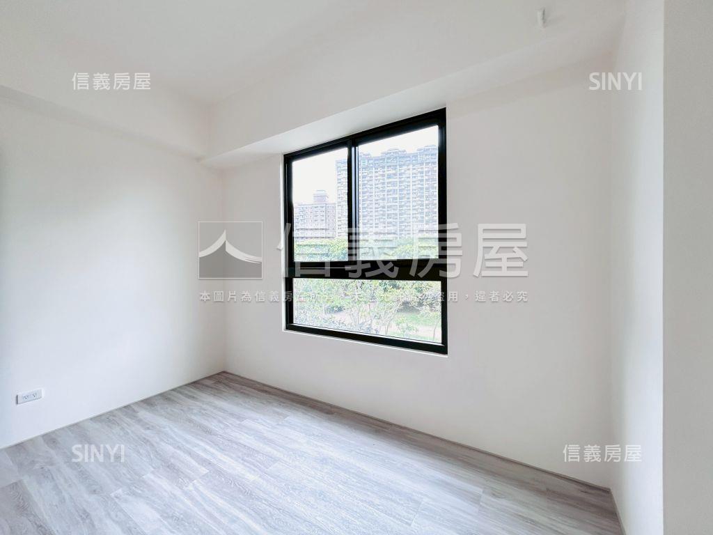 人生有明暗這間開窗看河岸房屋室內格局與周邊環境