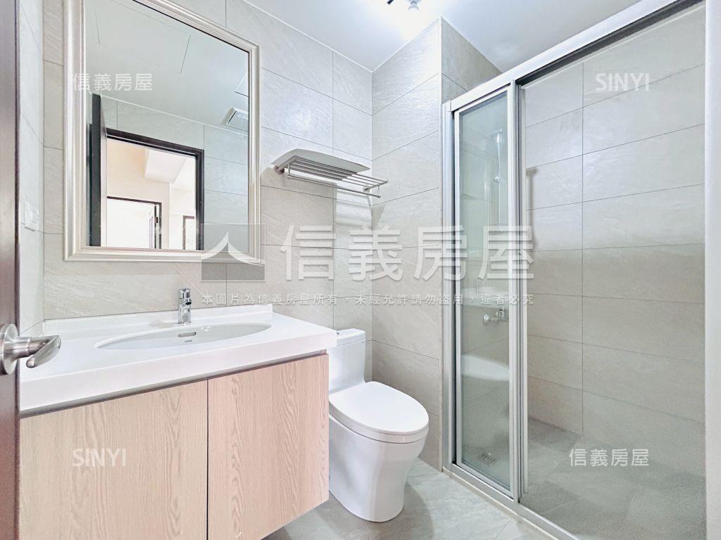 人生有明暗這間開窗看河岸房屋室內格局與周邊環境