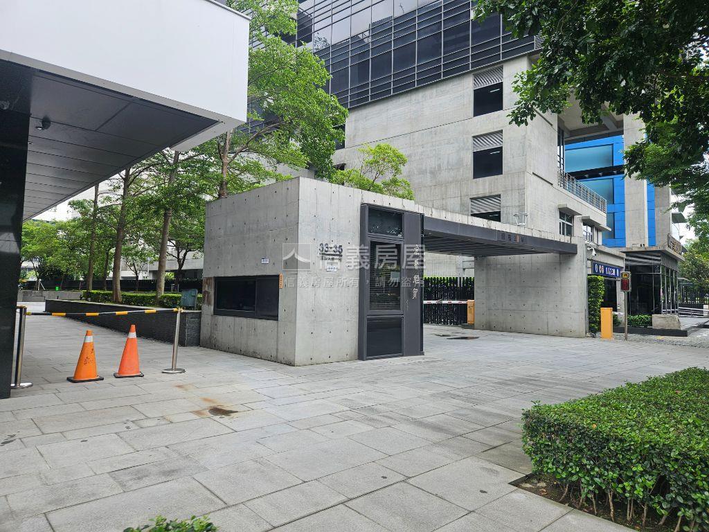 宏普經貿後棟美辦公房屋室內格局與周邊環境