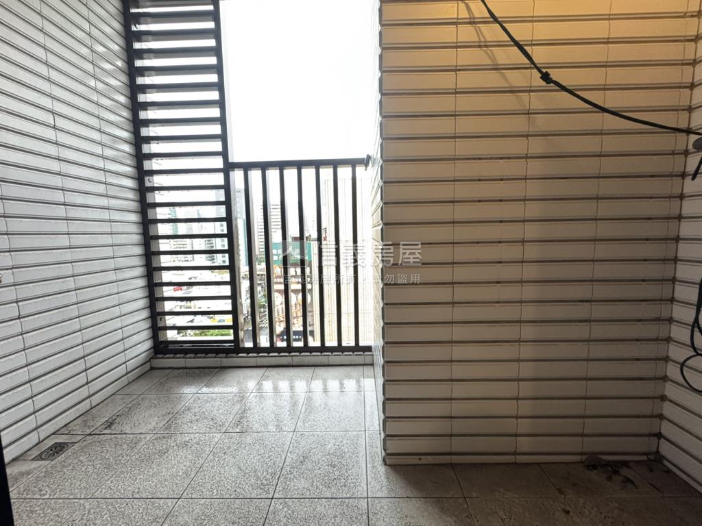 亞灣聯上全新未住２房房屋室內格局與周邊環境