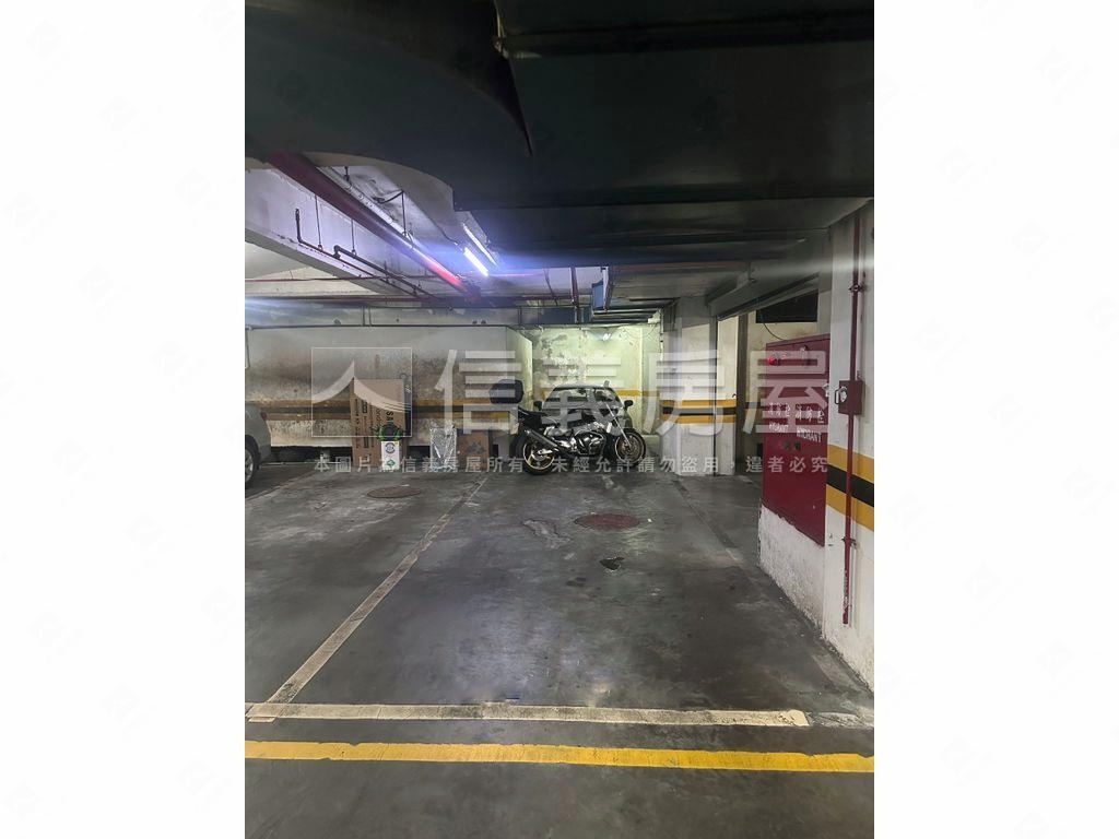 近捷運三和國中站雙車位房屋室內格局與周邊環境