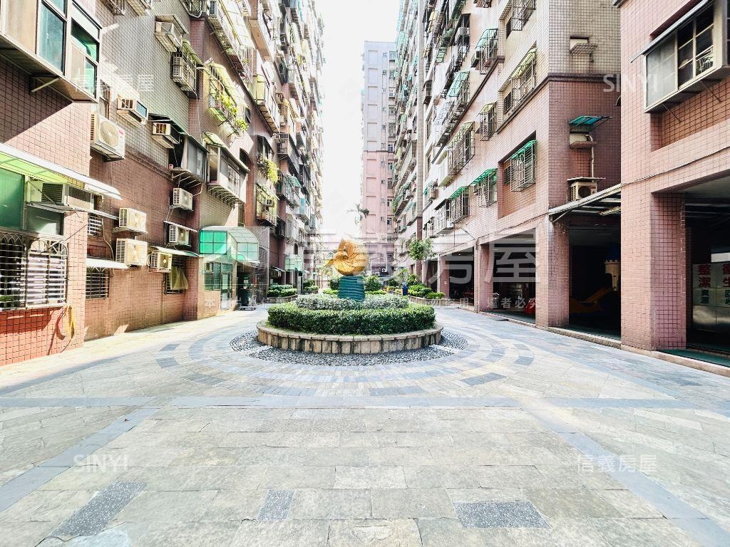 近捷運三和國中站雙車位房屋室內格局與周邊環境