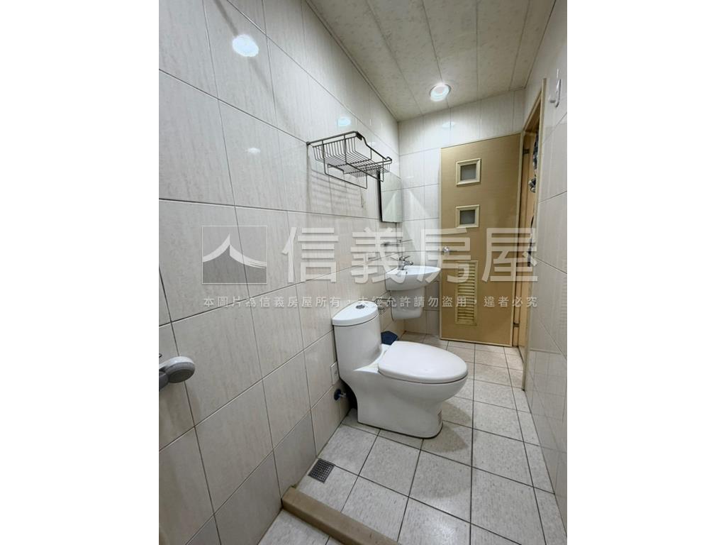 捷運邊間雙衛浴美寓房屋室內格局與周邊環境