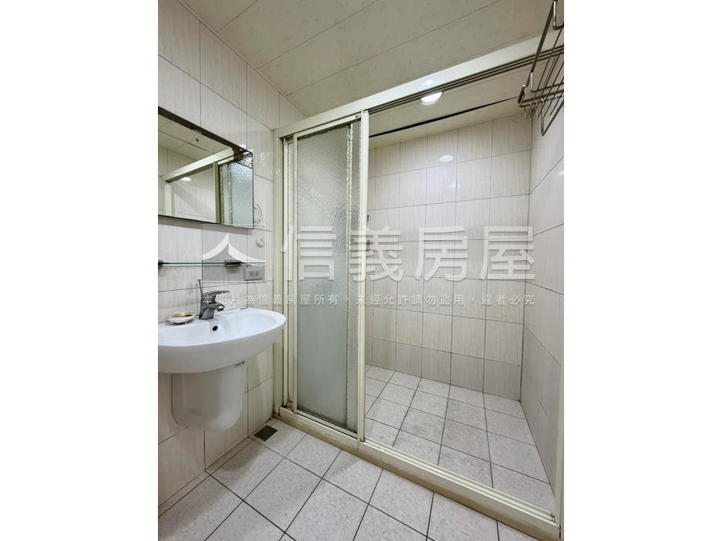 捷運邊間雙衛浴美寓房屋室內格局與周邊環境