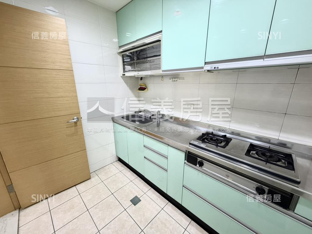 捷運邊間雙衛浴美寓房屋室內格局與周邊環境