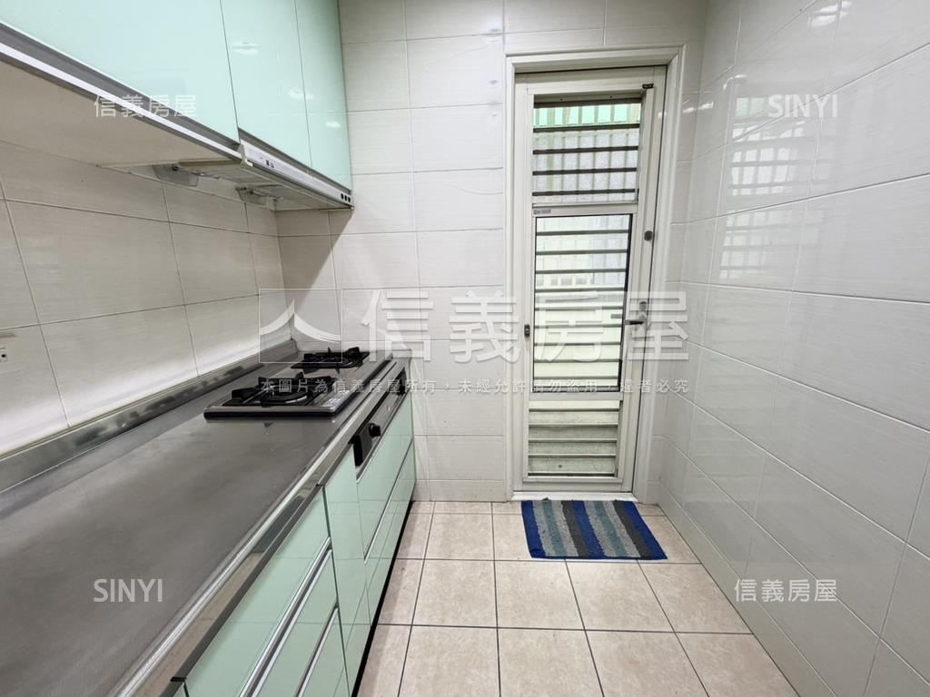 捷運邊間雙衛浴美寓房屋室內格局與周邊環境