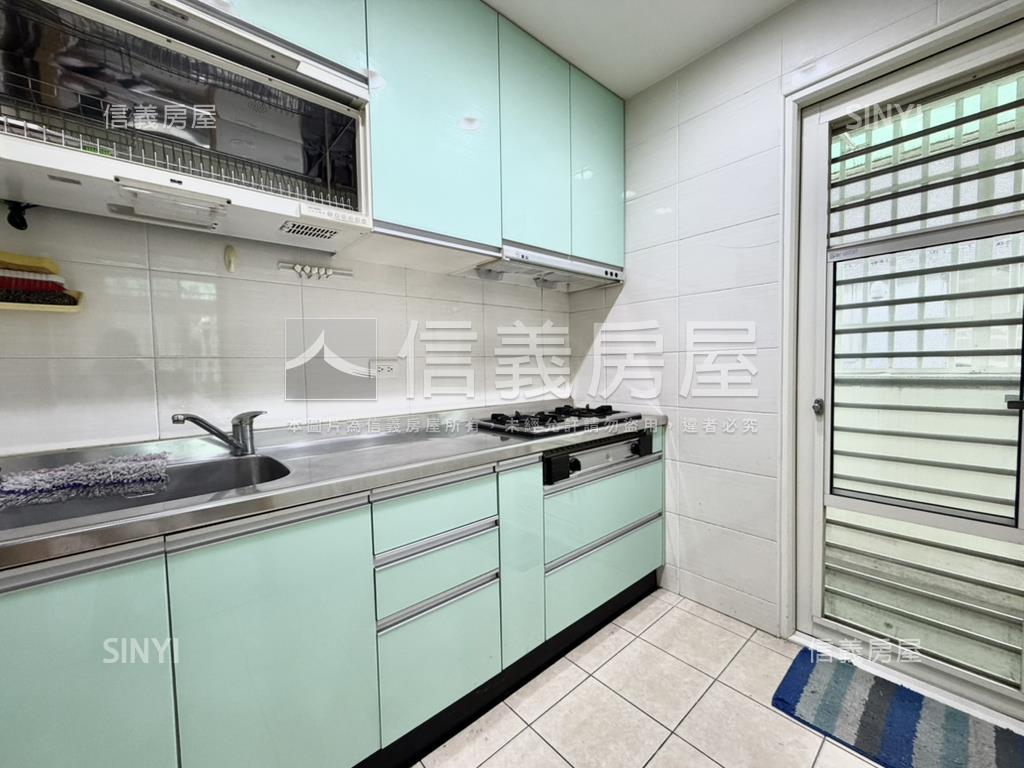 捷運邊間雙衛浴美寓房屋室內格局與周邊環境