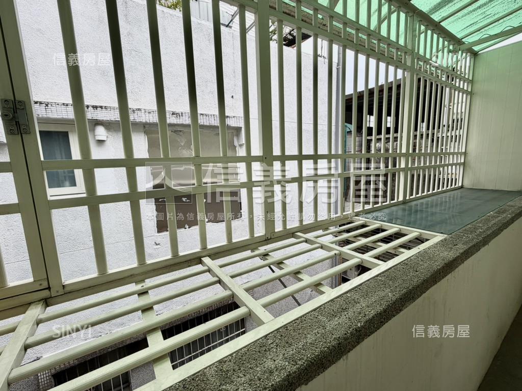 捷運邊間雙衛浴美寓房屋室內格局與周邊環境