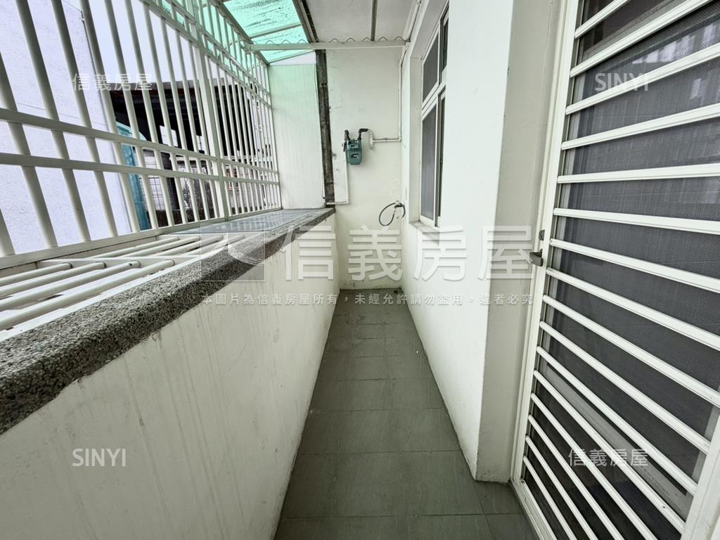 捷運邊間雙衛浴美寓房屋室內格局與周邊環境