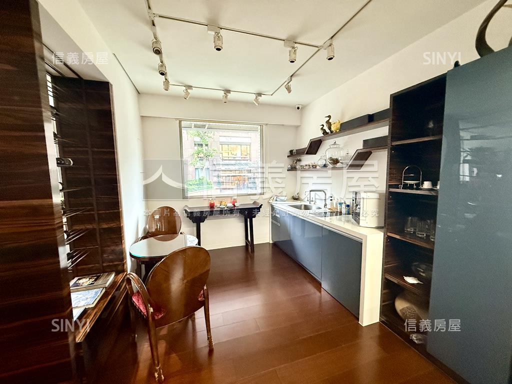 忠誠美透天可住可辦房屋室內格局與周邊環境