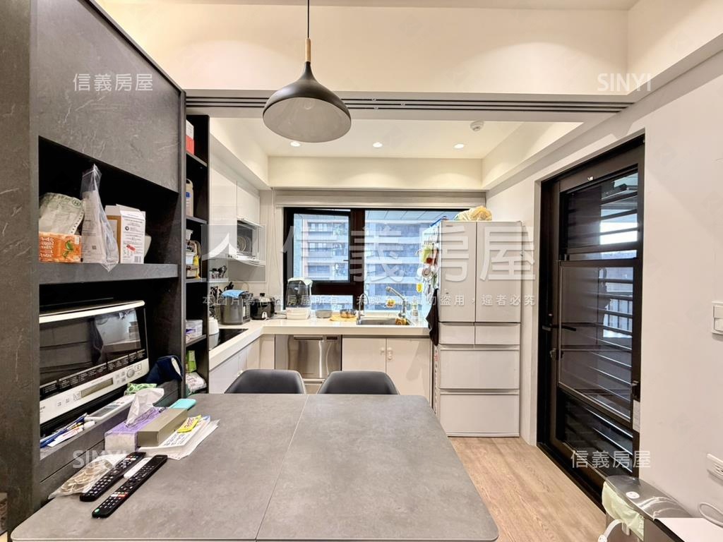 柏克萊精緻２房車位房屋室內格局與周邊環境