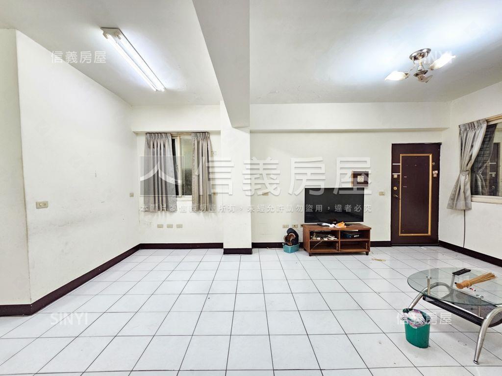 稀有近龍岡國小電梯大兩房房屋室內格局與周邊環境