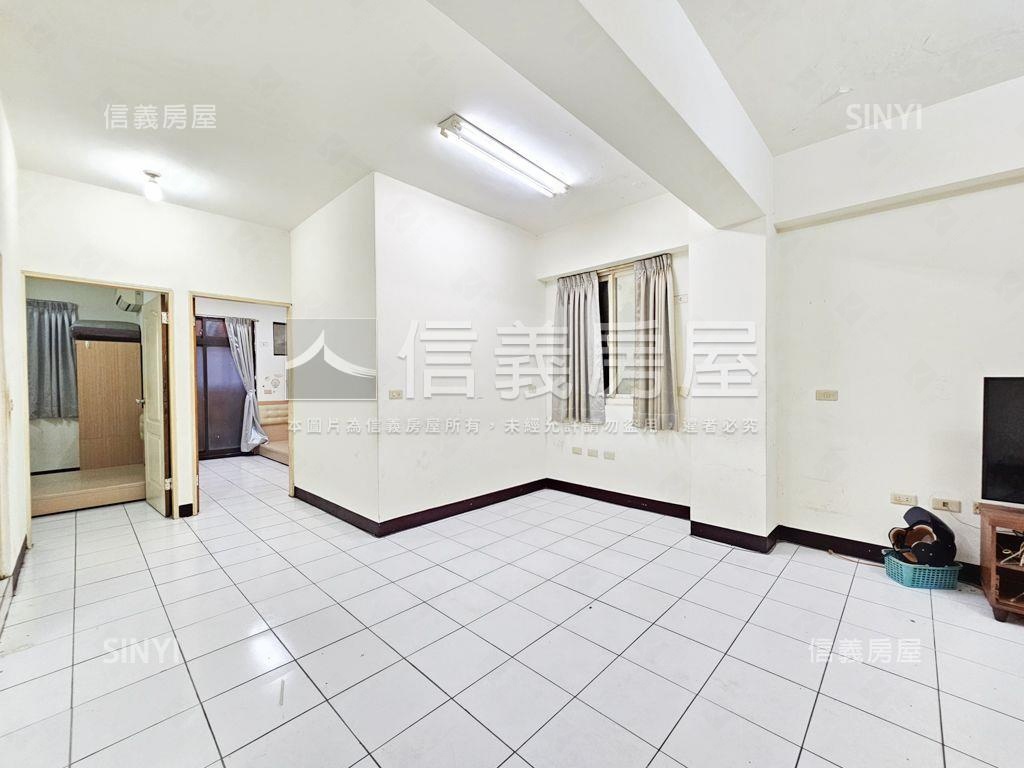 稀有近龍岡國小電梯大兩房房屋室內格局與周邊環境