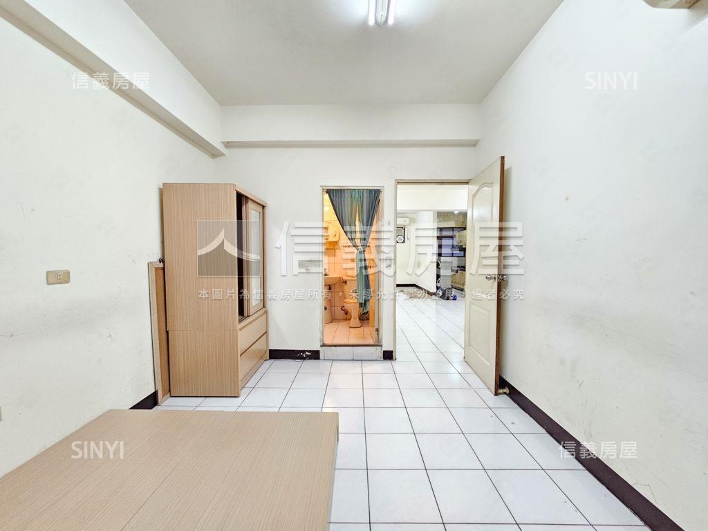 稀有近龍岡國小電梯大兩房房屋室內格局與周邊環境