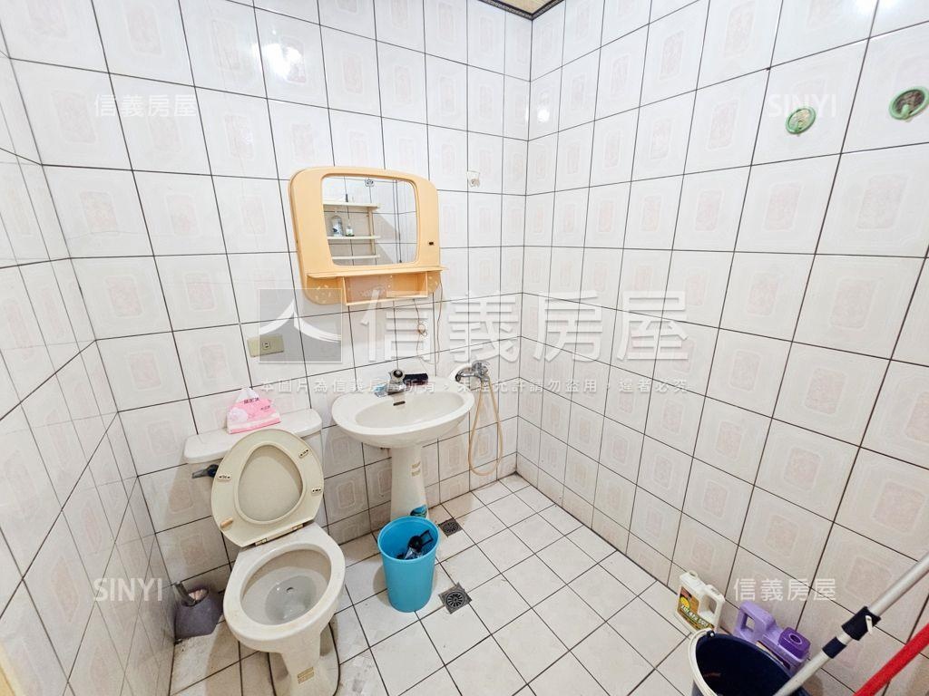 稀有近龍岡國小電梯大兩房房屋室內格局與周邊環境