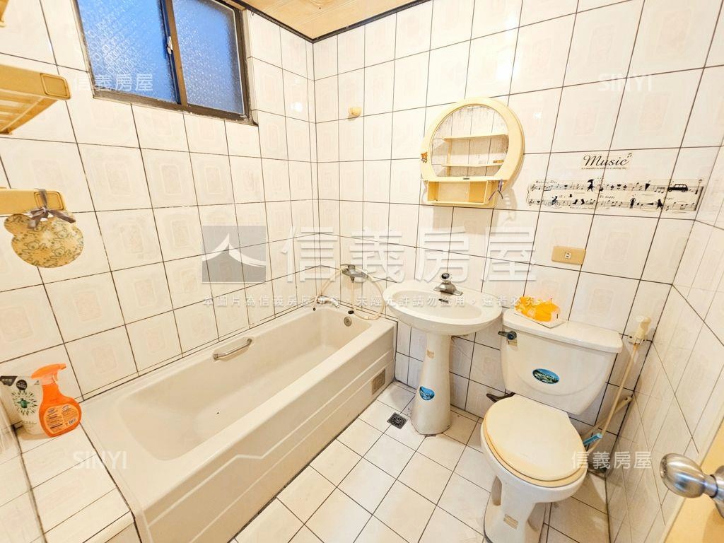 稀有近龍岡國小電梯大兩房房屋室內格局與周邊環境