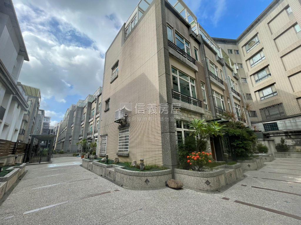 中山路社區邊間車庫透天房屋室內格局與周邊環境