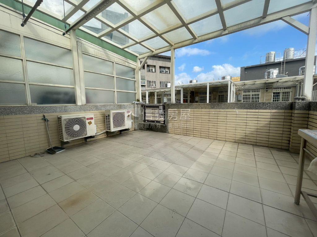 中山路社區邊間車庫透天房屋室內格局與周邊環境