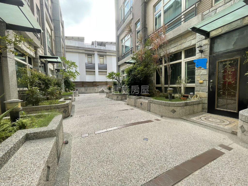 中山路社區邊間車庫透天房屋室內格局與周邊環境