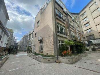 中山路社區邊間車庫透天