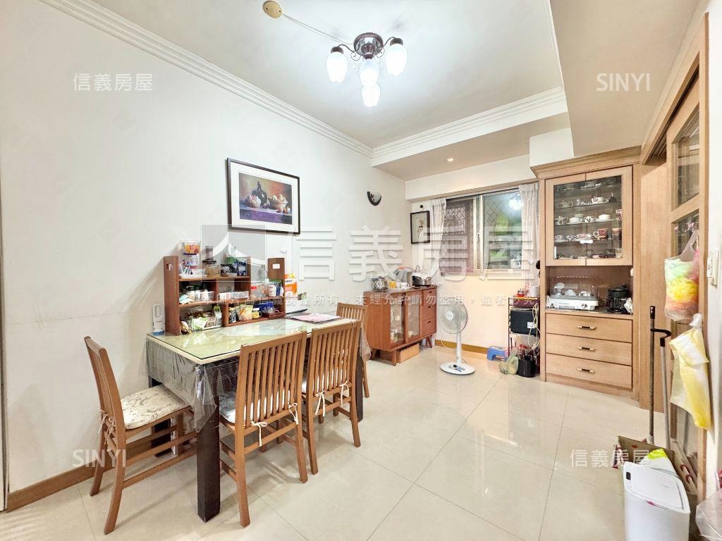 愛丁堡溫馨大器四房房屋室內格局與周邊環境