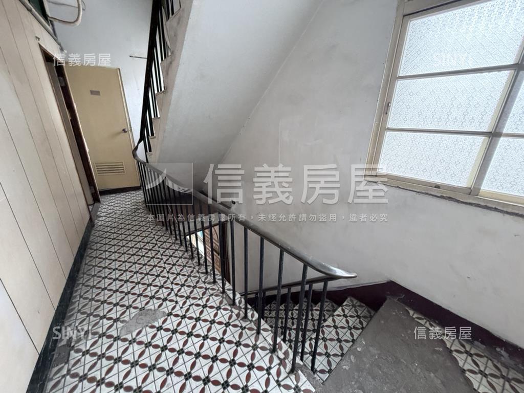 大甲鎮瀾宮旁金店面房屋室內格局與周邊環境