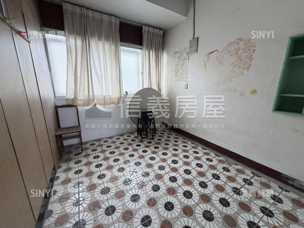 大甲鎮瀾宮旁金店面房屋室內格局與周邊環境