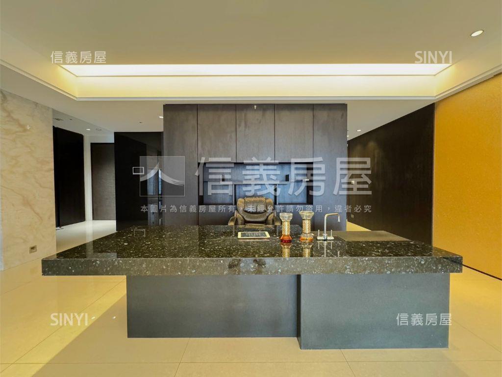 七期｜由鉅大謙面新光三越房屋室內格局與周邊環境