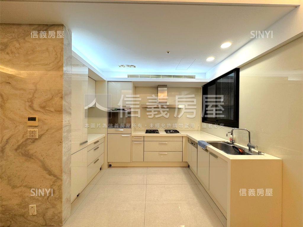 七期｜由鉅大謙面新光三越房屋室內格局與周邊環境